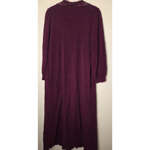 Vtg Vanity Fair S Purple Velvet Velour Robe Housecoat Lightweight Snap Pockets - Picture 4 of 11
